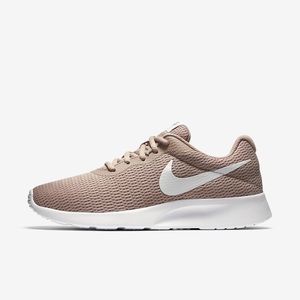 Nike Tanjun Sneakers (Sand)